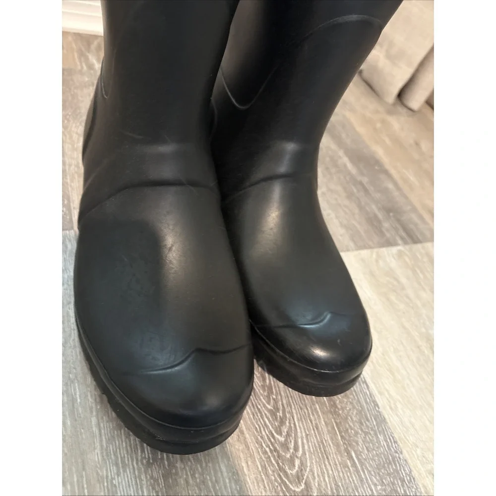 Hunter Black Tall Rain Boots with Buckle Detail Women's Size 8 EU 39 Farm Garden